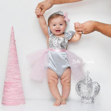 Load image into Gallery viewer, Winter Wonderland outfit, Winter wonderland cake smash, Winter wonderland Tutu
